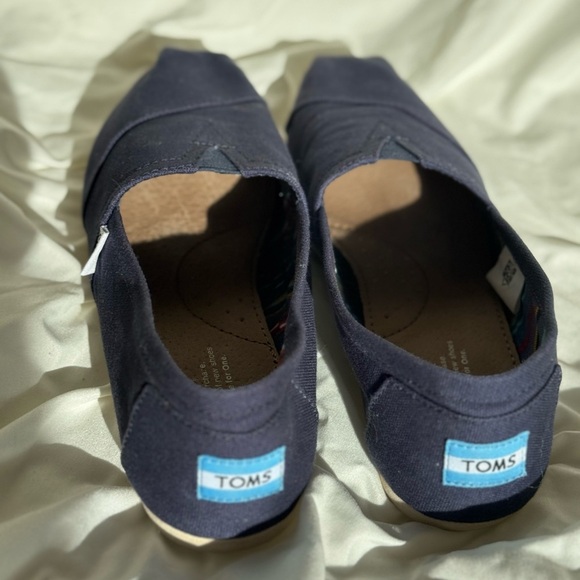TOMS Classic Navy Canvas Loafers Size 8.5 - Picture 7 of 10